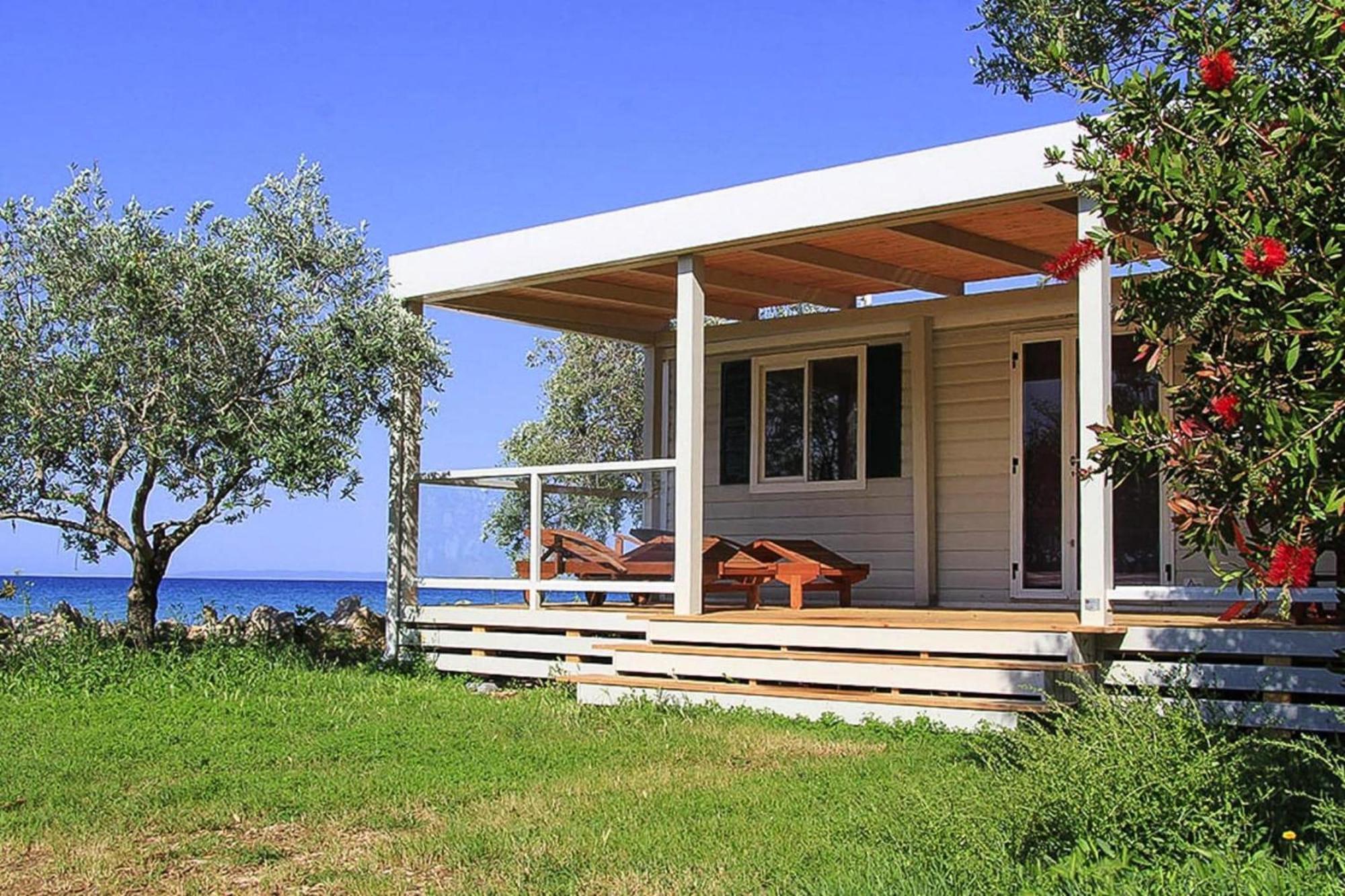 Mobile Home Mediteran Superior By The Pool In Caravan Park Strasko, Novalja Buitenkant foto